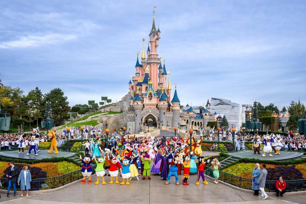Disney 'Xperience - Parc 10 Min - 3Pers Esbly Экстерьер фото